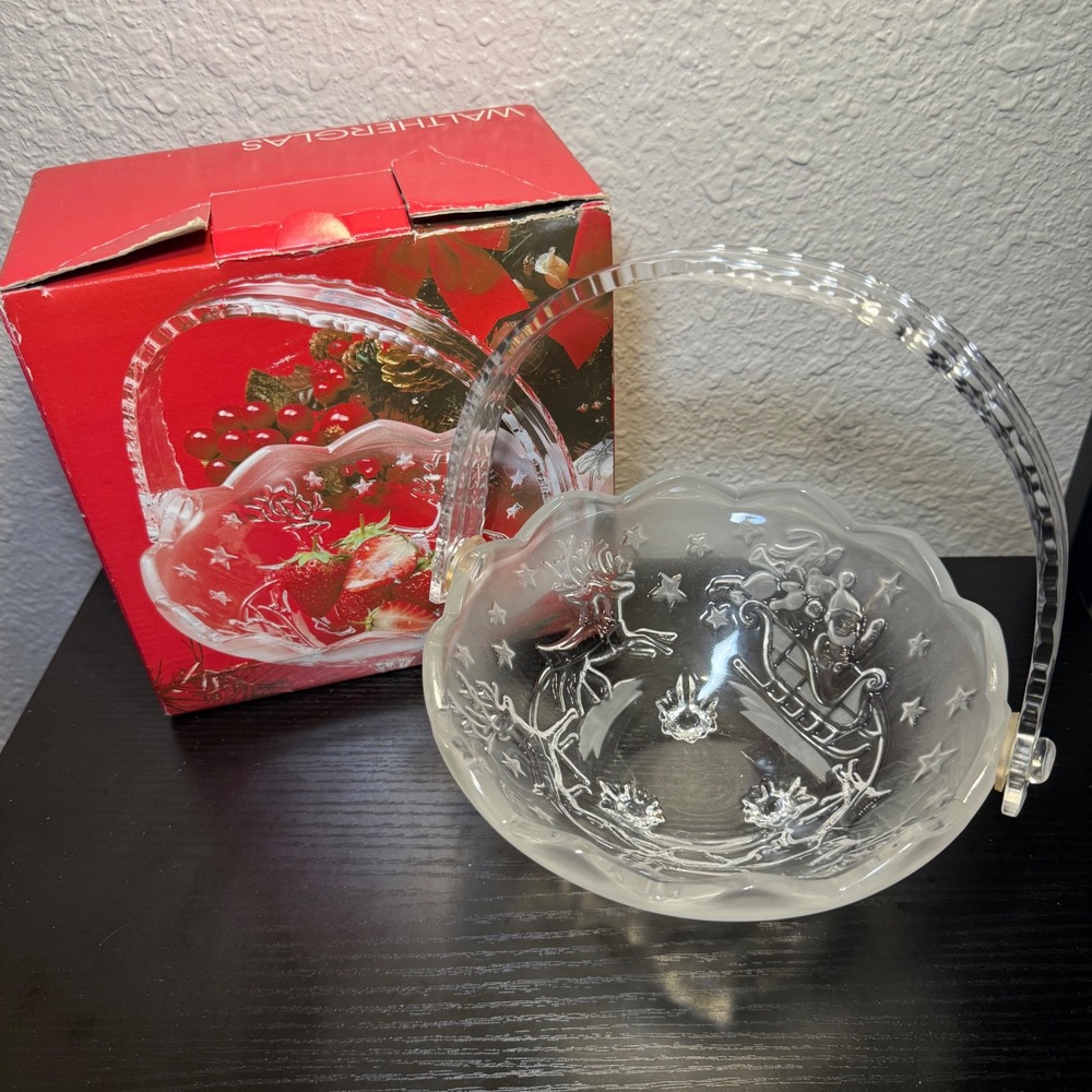 Waltherglas Silent Night Glass Basket‎ Holiday Candy Bowl 8 1/4" Christmas Decor